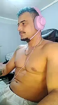 Snapshot of Fadinha-e-Raro chatting on 02.18.25 Fadinha-e-Raro online show from 02.18.25