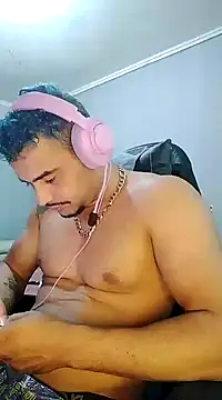 Snapshot of Fadinha-e-Raro chatting on 02.19.25 Fadinha-e-Raro online show from 02.19.25