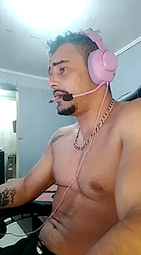 Snapshot of Fadinha-e-Raro chatting on 02.21.25 Fadinha-e-Raro online show from 02.21.25