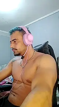 Snapshot of Fadinha-e-Raro chatting on 02.22.25 Fadinha-e-Raro online show from 02.22.25