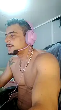 Snapshot of Fadinha-e-Raro chatting on 02.23.25 Fadinha-e-Raro online show from 02.23.25