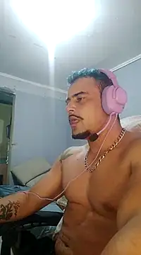 Snapshot of Fadinha-e-Raro chatting on 02.24.25 Fadinha-e-Raro online show from 02.24.25
