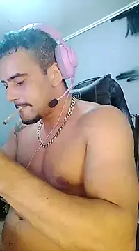 Snapshot of Fadinha-e-Raro chatting on 02.25.25 Fadinha-e-Raro online show from 02.25.25