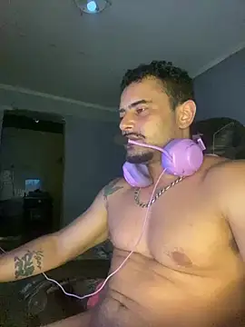 Snapshot of Fadinha-e-Raro chatting on 02.28.25 Fadinha-e-Raro online show from 02.28.25
