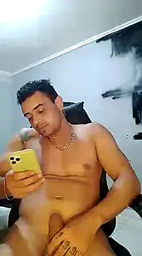 Snapshot of Fadinha-e-Raro chatting on 03.04.25 Fadinha-e-Raro online show from 03.04.25