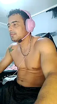 Snapshot of Fadinha-e-Raro chatting on 03.04.25 Fadinha-e-Raro online show from 03.04.25