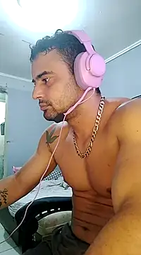Snapshot of Fadinha-e-Raro chatting on 03.07.25 Fadinha-e-Raro online show from 03.07.25