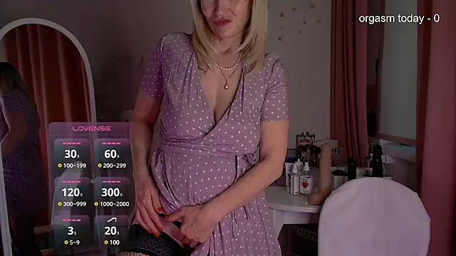 JuliaVilnet online show from 02.15.25