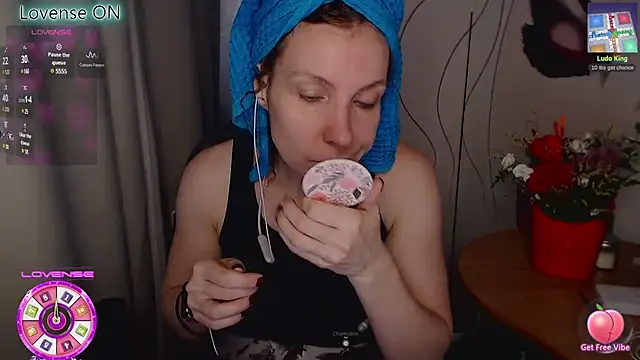 Snapshot of JohansonKatie chatting on 02.19.25 JohansonKatie online show from 02.19.25