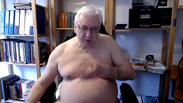 Snapshot of SchwanzhureXXL chatting on 02.14.25 SchwanzhureXXL online show from 02.14.25