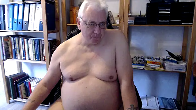 Snapshot of SchwanzhureXXL chatting on 09.13.25 SchwanzhureXXL online show from 09.13.25