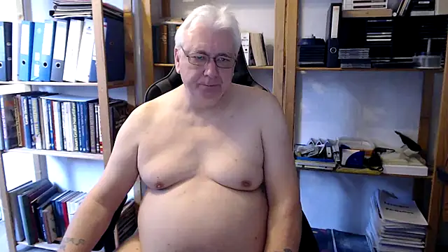 Snapshot of SchwanzhureXXL chatting on 03.20.26 SchwanzhureXXL online show from 03.20.26