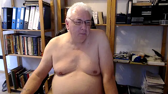 Snapshot of SchwanzhureXXL chatting on 06.04.26 SchwanzhureXXL online show from 06.04.26