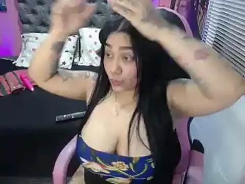 Snapshot of JEENEVIEVE chatting on 02.15.25 JEENEVIEVE online show from 02.15.25