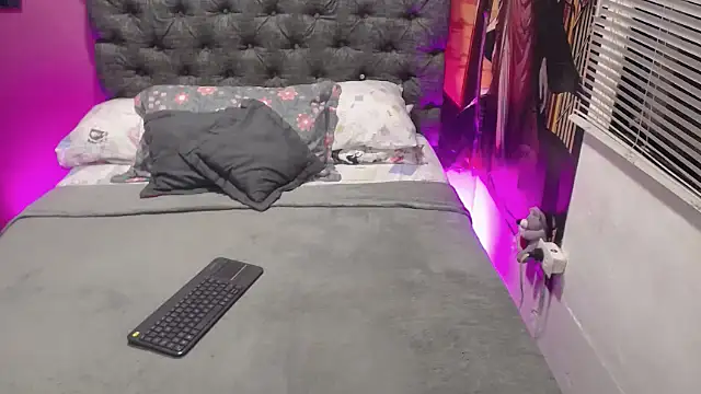 Snapshot of JEENEVIEVE chatting on 11.11.25 JEENEVIEVE online show from 11.11.25