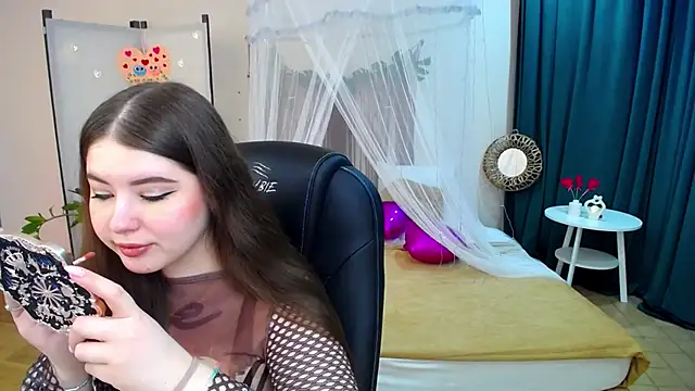 Snapshot of NicoleFoxery chatting on 02.18.25 NicoleFoxery online show from 02.18.25