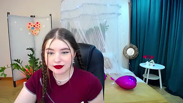 Snapshot of NicoleFoxery chatting on 02.20.25 NicoleFoxery online show from 02.20.25