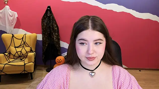 Snapshot of NicoleFoxery chatting on 10.29.25 NicoleFoxery online show from 10.29.25