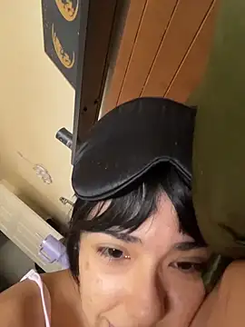 Evie-Luna online show from 11.22.25