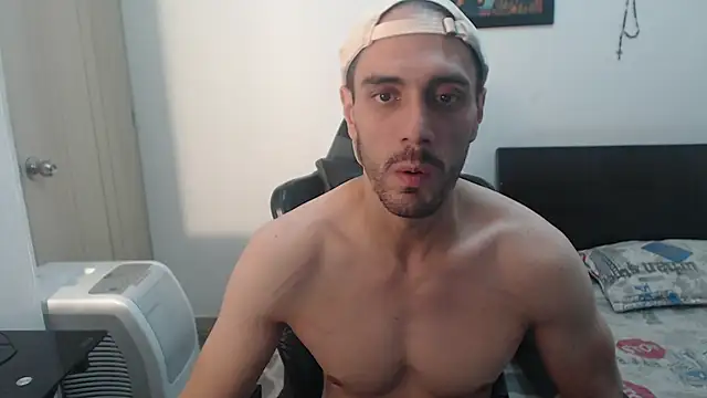 Snapshot of samuelgarcia_ chatting on 03.17.25 samuelgarcia online show from 03.17.25