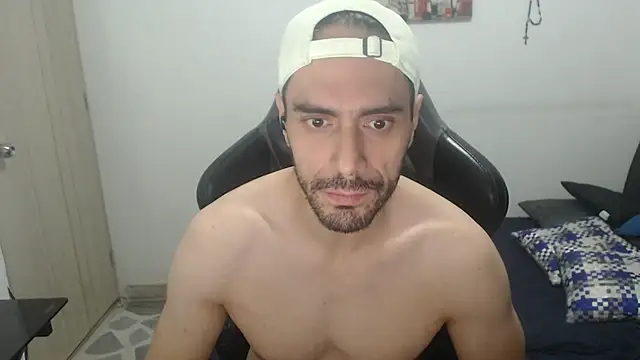 Snapshot of samuelgarcia_ chatting on 10.12.25 samuelgarcia online show from 10.12.25