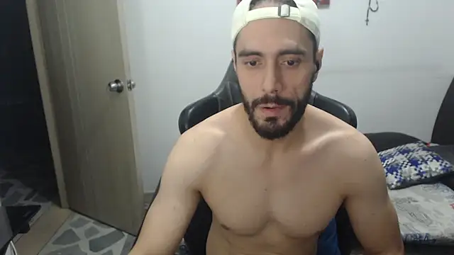 Snapshot of samuelgarcia_ chatting on 11.08.25 samuelgarcia online show from 11.08.25