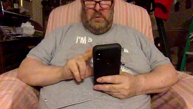 Snapshot of Drwhocares chatting on 04.18.26 Drwhocares online show from 04.18.26