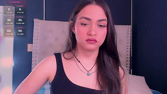 Snapshot of valen_thompson chatting on 12.30.24 valen thompson online show from 12.30.24