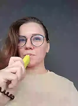 KellyKleine online show from 10.11.25