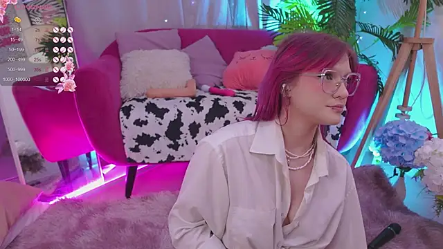 Snapshot of Crazy_Wine chatting on 02.05.25 Crazy Wine online show from 02.05.25