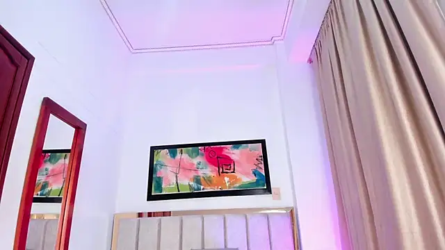 Snapshot of JupiteFox chatting on 02.14.25 JupiteFox online show from 02.14.25