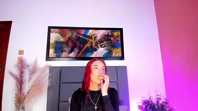 Snapshot of JupiteFox chatting on 10.25.25 JupiteFox online show from 10.25.25