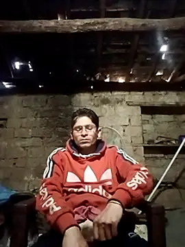 Snapshot of SunnyleoneBG chatting on 01.05.25 SunnyleoneBG online show from 01.05.25