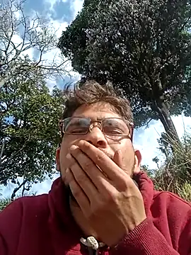 Snapshot of SunnyleoneBG chatting on 03.04.25 SunnyleoneBG online show from 03.04.25