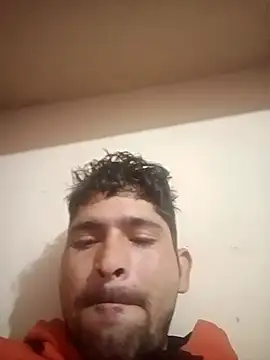 Snapshot of SunnyleoneBG chatting on 11.04.25 SunnyleoneBG online show from 11.04.25