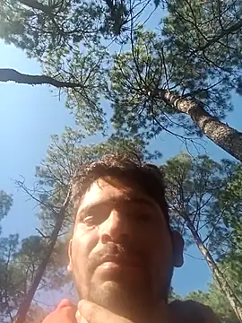 Snapshot of SunnyleoneBG chatting on 11.10.25 SunnyleoneBG online show from 11.10.25