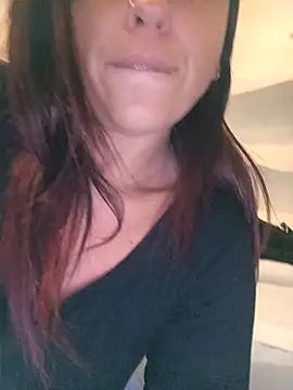 Snapshot of allyson22andy chatting on 01.11.25 allyson22andy online show from 01.11.25