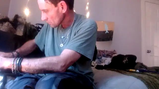 Snapshot of lickthecat chatting on 11.08.25 lickthecat online show from 11.08.25