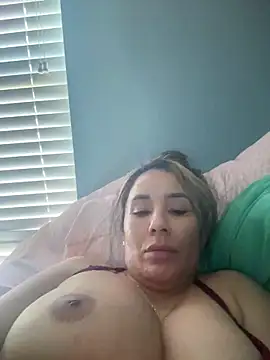 Snapshot of Aw_ThROAt9 chatting on 03.11.26 Aw ThROAt9 online show from 03.11.26