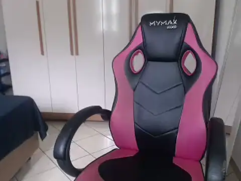 Snapshot of bustycarly chatting on 01.25.25 bustycarly online show from 01.25.25