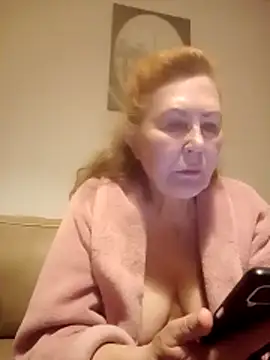 Hottie-Mom online show from 04.09.26