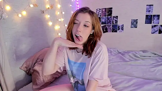 Snapshot of YunaPeace chatting on 11.09.25 YunaPeace online show from 11.09.25