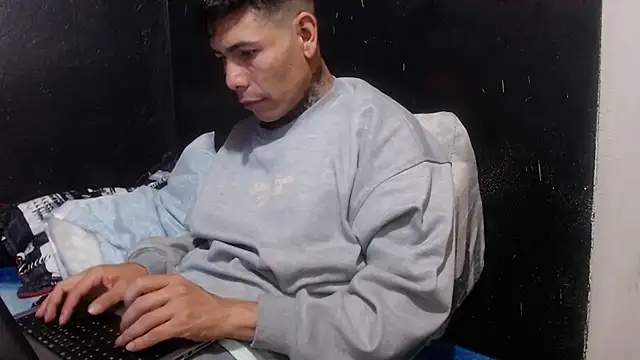 Snapshot of dannnyhot24 chatting on 01.11.25 dannnyhot24 online show from 01.11.25