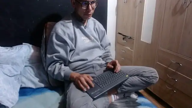 Snapshot of dannnyhot24 chatting on 01.11.25 dannnyhot24 online show from 01.11.25