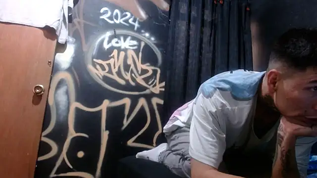 Snapshot of dannnyhot24 chatting on 01.12.25 dannnyhot24 online show from 01.12.25