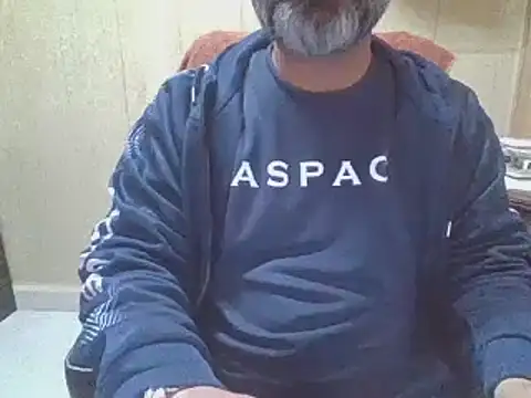 Snapshot of hairymaster95 chatting on 01.18.26 hairymaster95 online show from 01.18.26