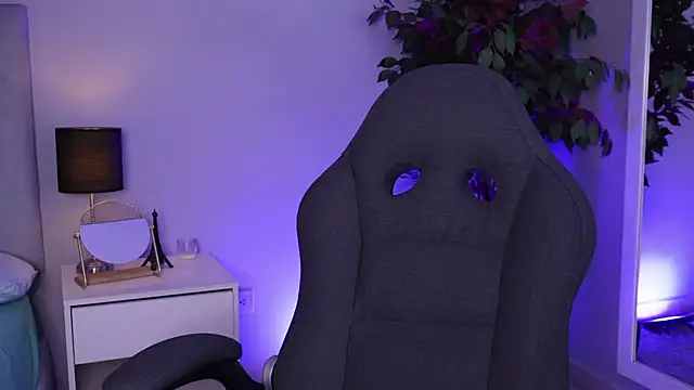 Snapshot of emma_colucci chatting on 01.17.25 emma colucci online show from 01.17.25