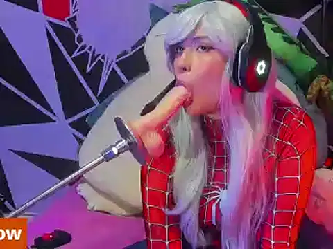 Emilythemachine online show from 01.04.25