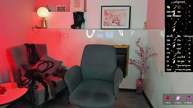 Snapshot of KylieMellow chatting on 12.15.25 KylieMellow online show from 12.15.25