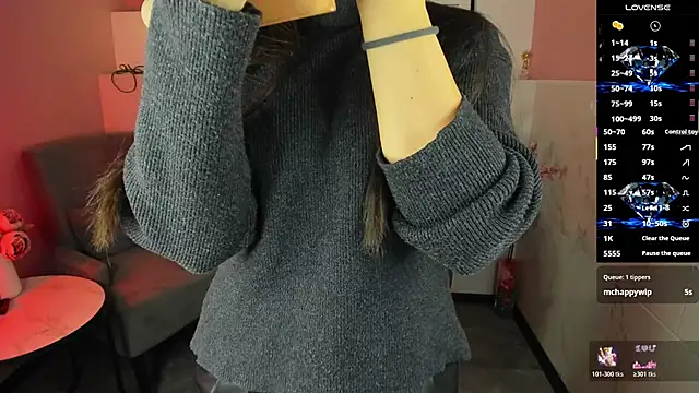 Snapshot of KylieMellow chatting on 12.17.25 KylieMellow online show from 12.17.25